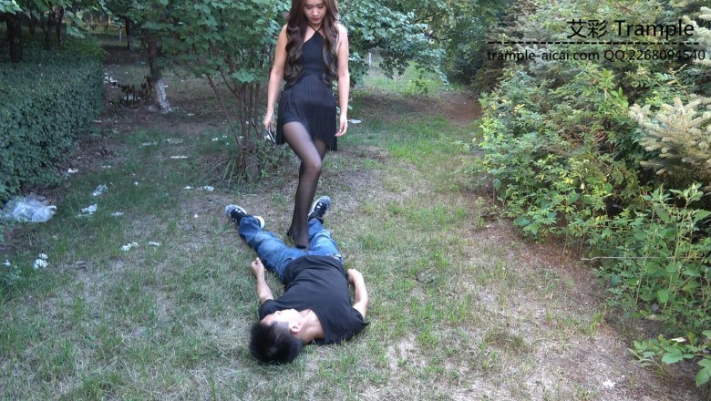 猥琐学生清理小姐姐脏鞋底