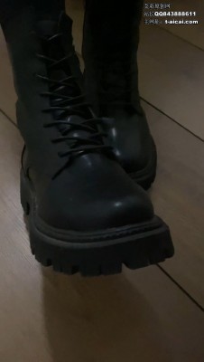 【雅泫】pov舔鞋舔脚踩脸踩裆 YC-220721-6