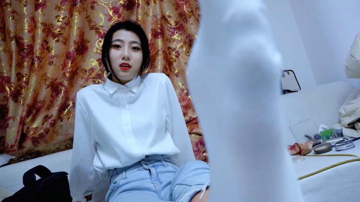 【校园女流氓】安诺羞辱贱狗清理臭鞋pov