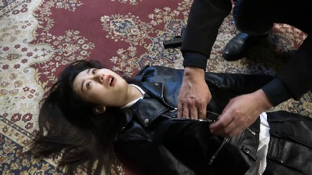 山村 亡命脱逃 女间谍被勒杀