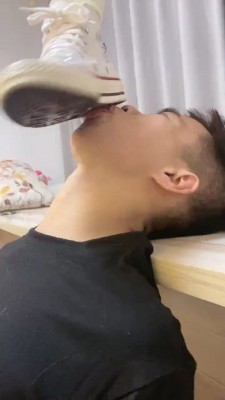 【奶味茶茶】学生S帆布鞋白袜辱奶狗 bf19708