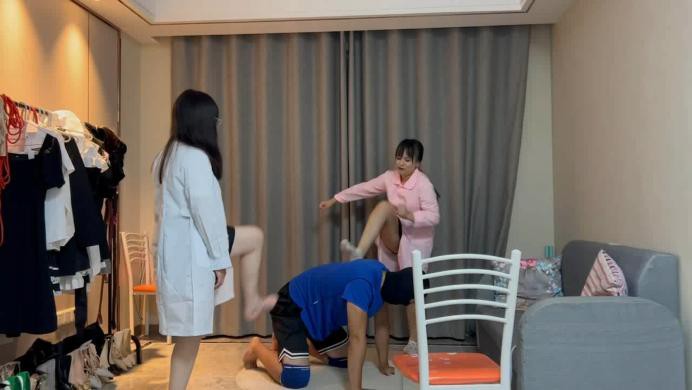 【珂玥】调戏护士反被揍 咸猪手色狼调戏护士小姐姐反被调教成舔脚狗 YC-220804-3