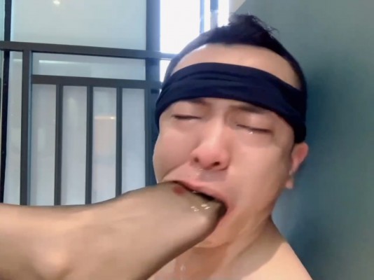 媚钰：黑丝玉足插在你嘴..爽在我心 YC-230417-2