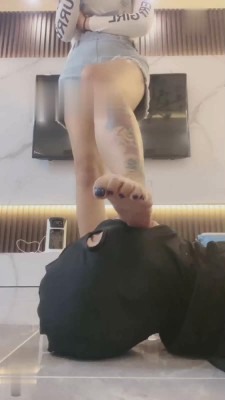 【初见】疯狂舔原味裸足 bf17398