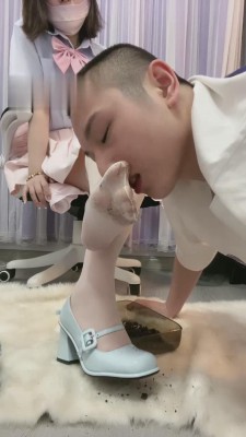 【绵绵S】萝莉主白丝踩踏喂食 bf12130