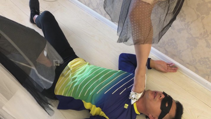 双美女S美裙靓鞋无情踩踏调教 YC-220112-9