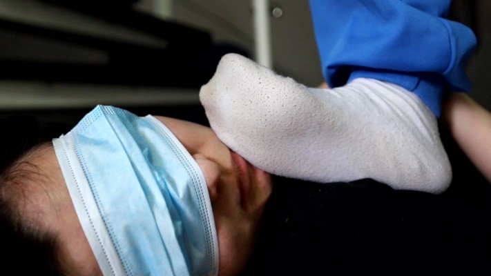 【惑心】女校霸爆踩女奴踩爆