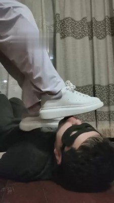 【文文文】被素人姐姐小白鞋虐 bf19001