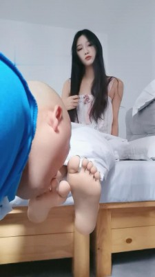 【猫神大人】家务奴晨起伺候 bf17567_HD绳艺资源