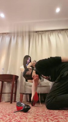 【cici】女boss调偷丝袜的下属 bf19053