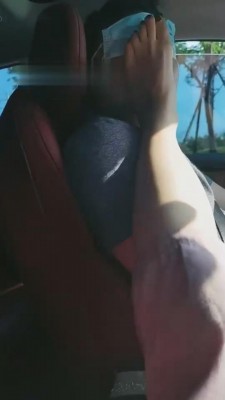 【巴莉女王】车内原味棉袜脚羞辱 bf12012