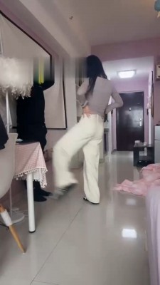 【田甜圈】体校女神暴力踢打踹绿毛狗 bf21720