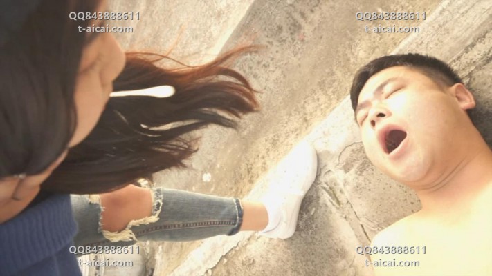 【婉慈Icon】绝版-南一天台暴力虐尾随男（航拍，踩烂舌头） TTTIO-20220129