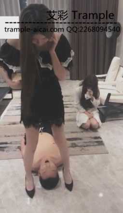 VIVI调教夫妻奴强迫圣水踹头