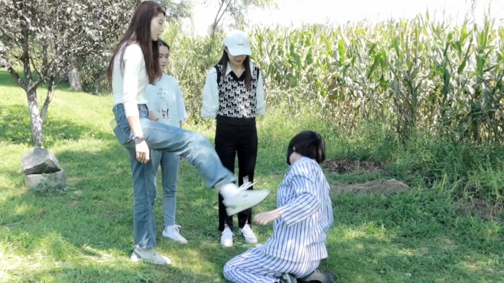 【超级女M】三女神苞米地处刑女奴