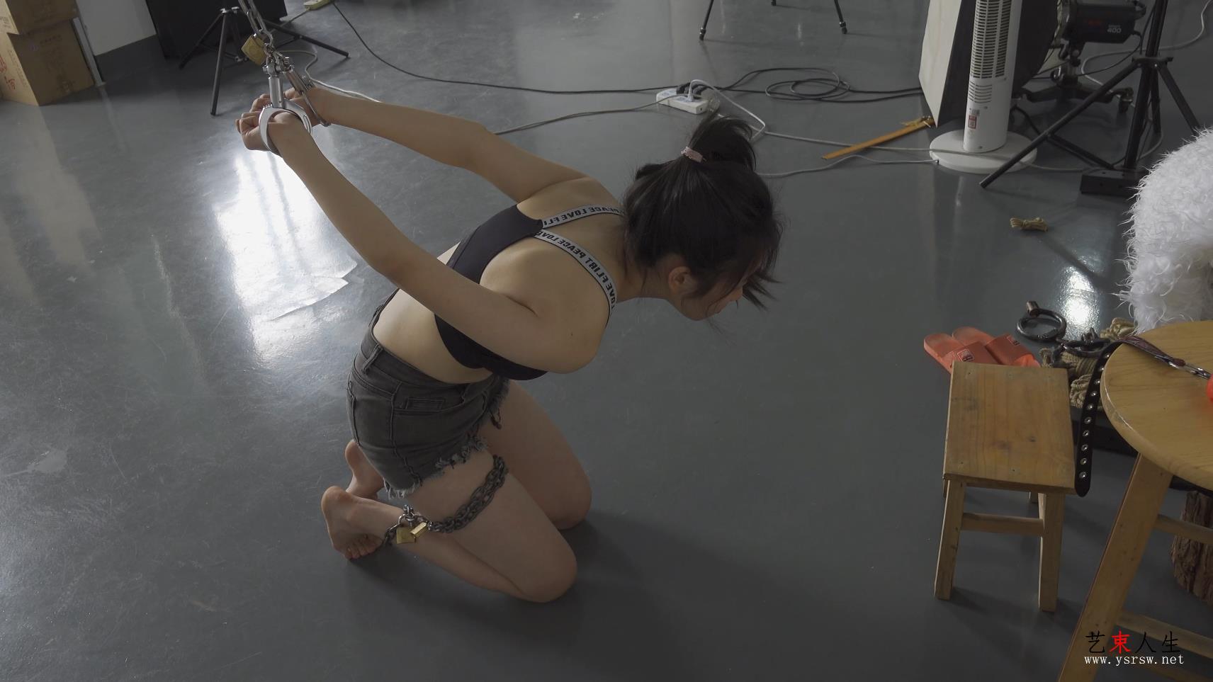 【艺束人生】2022_19期视频  这算不算极限？？倩倩镣铐禁锢，坐不能，...