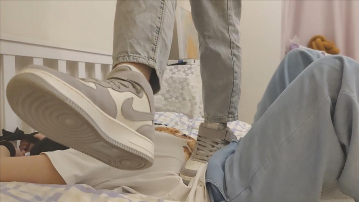 【珂珂女m】被女主人绑在床上穿AJ踩 YC-220502-6_HD绳艺资源