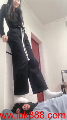 【精神小妹】3S学生主全体重踩头/跺头 bf23567