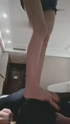 【多多】深夜骑马踩踏深喉 bf17608