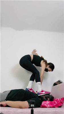 【婧児小主】运动鞋白袜全体重踩 bf17682_HD绳艺资源