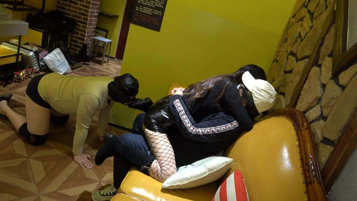 【梓陌S】情侣主羞辱无能舔鞋狗 YC-230117-4