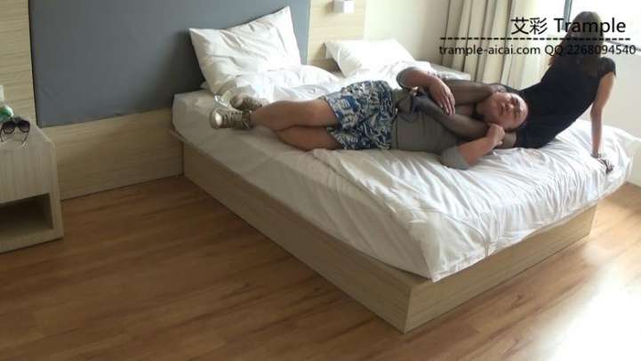 好色房东偷吻女租客内衣遭虐打