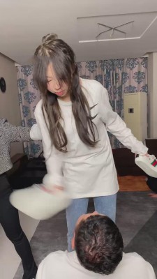 【二宝】带学生素人强制全体重踩踏【完整版】 bf12053