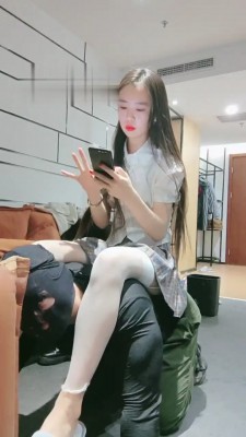 【护短S】萝莉主白丝脚底喂食 bf21881