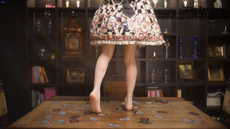 唯美中筒袜白丝裙子