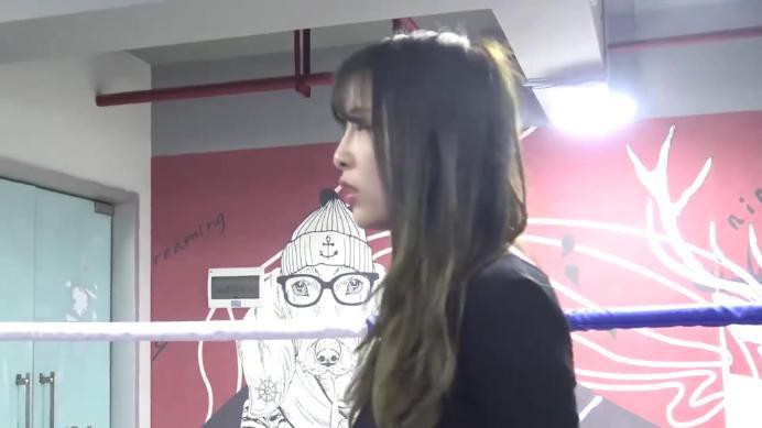 国产格斗MF-MF00丝袜高跟美女的挑战（跪杀+搏击+关节技+踩脖子）bf17918_HD绳艺资源