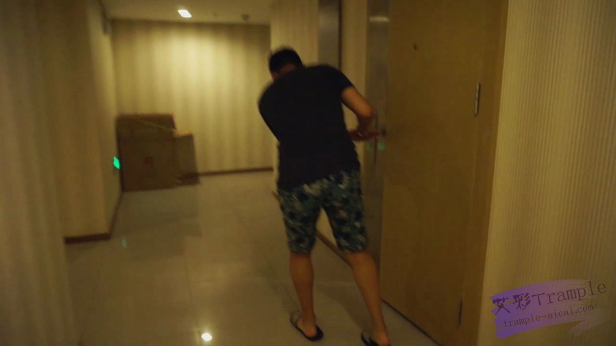 女警惩罚调教偷丝袜贼-长片高清