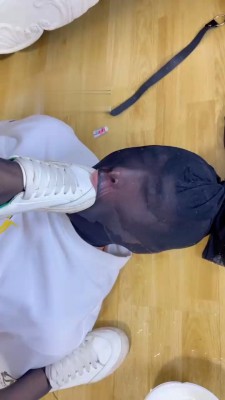 【潘妮女王】小白鞋黑丝踩踏骑马 bf22082