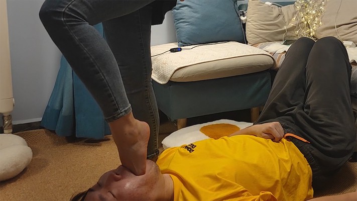 鹿梦兮跳踩脸脚深喉插吐——颜面破坏系列（九） YC-230312-2