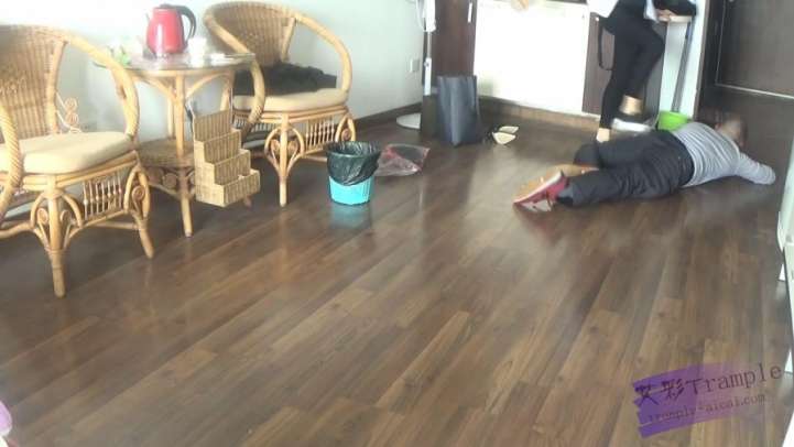 燕子女主骑马坐脸窒息