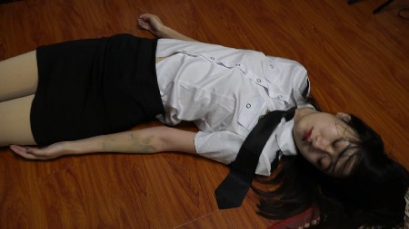 山村 亡命脱逃 女间谍被勒杀