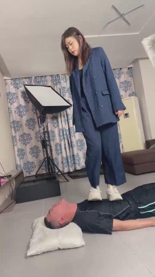 【领主老大】带素人闺蜜强制呕吐物专场 bf12172