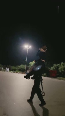 【妮可】御姐户外遛废物狗 bf17788