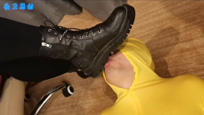 【羲又原创】双S之爸爸的爸爸叫爷爷！羲又带素人闺蜜舔鞋闻脚坐脸调教 YC-220531