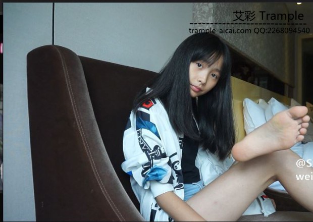 【Student Model】小龙猫秀足