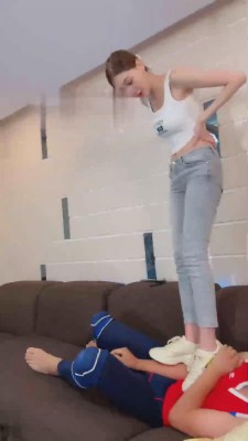 【艾琳】运动女神暴力踢踹【续集】 bf17653