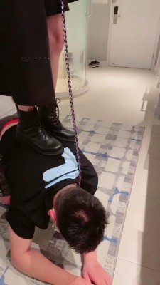 【玖玖】马丁靴少女皮鞭训狗 bf12120