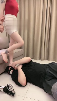 【筱月】车模高跟肉丝辱狗 bf18662