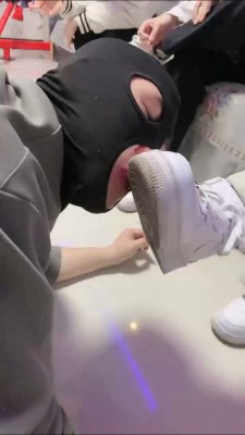 【精神小妹】双女神运动鞋棉袜踩虐 bf22970