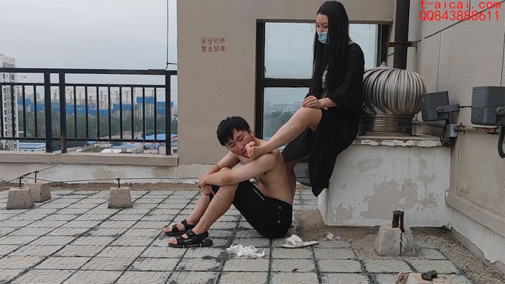 国民女皇脚插吐血户外羞辱脚奴