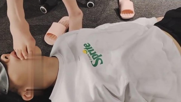 【x工作室】偷闻丝袜被发现【完整版】 bf10193