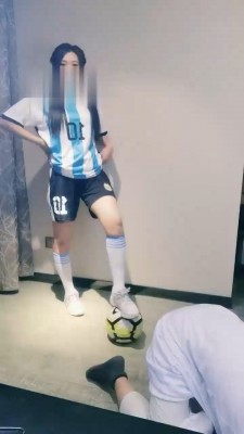 【若依】诱惑-足球宝贝踢踹黑鬼【完整版】 bf21525