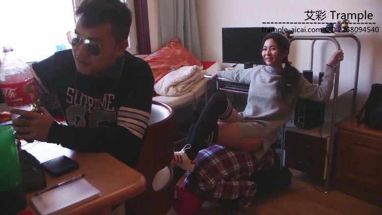 艾丝女王—边玩英雄联盟边调教贱狗