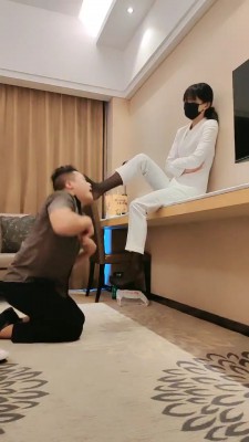 【暴力美学】偷拍女白领的下场 bf20069