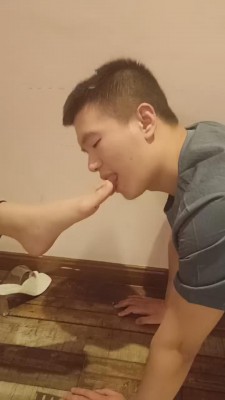 【重庆男神】带上大学室友调教狗奴 bf12106