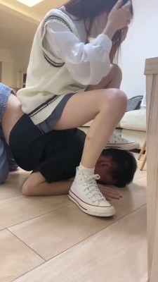 【奶味茶茶】学生S帆布鞋白袜辱奶狗 bf19708